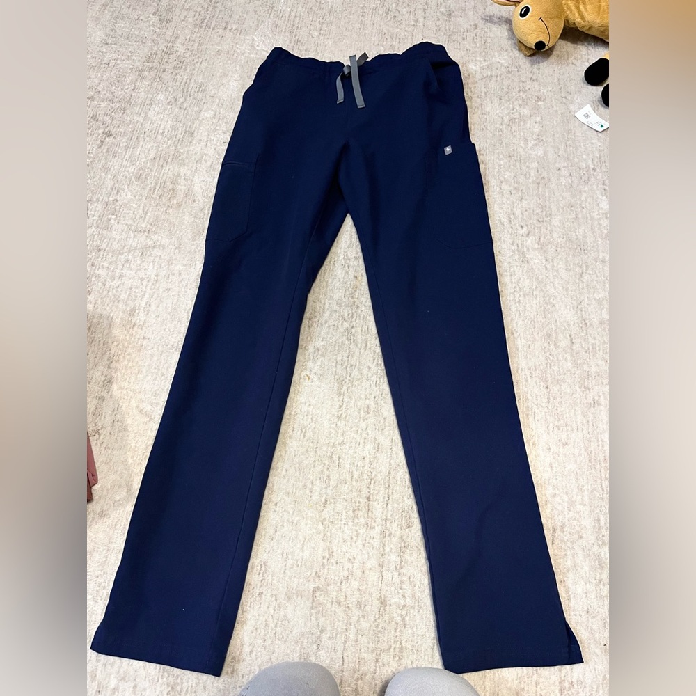 Figs Navy Straight leg slim scrub pants in S/T with high waist